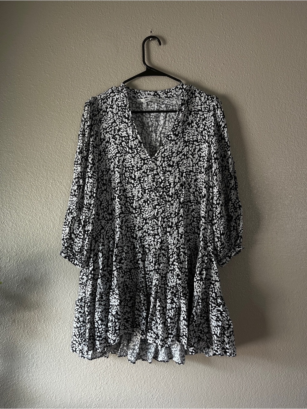 Zara Gray and White Floral Print Dress - Picture 2 of 7